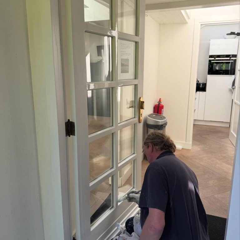 Binnen- en buitenschilderwerk in Amsterdam.